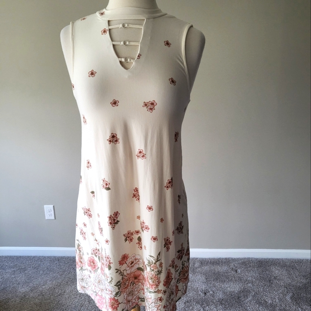 NO BO – No Boundaries – Ivory w/Splashes of Flowers (Size M (7-9))